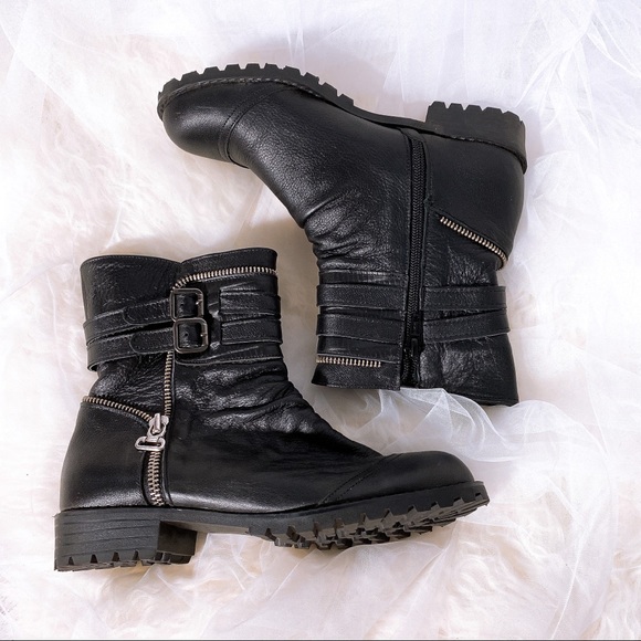 Shoes - (SALE) Black Edgy Moto Rider Boots US 5.5 / Heel 1"